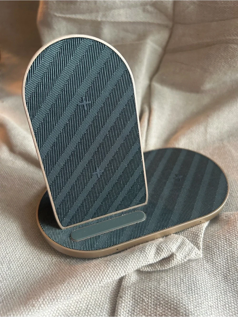 heyday Dual Wireless Charger Pad and Foldable Stand in Teal